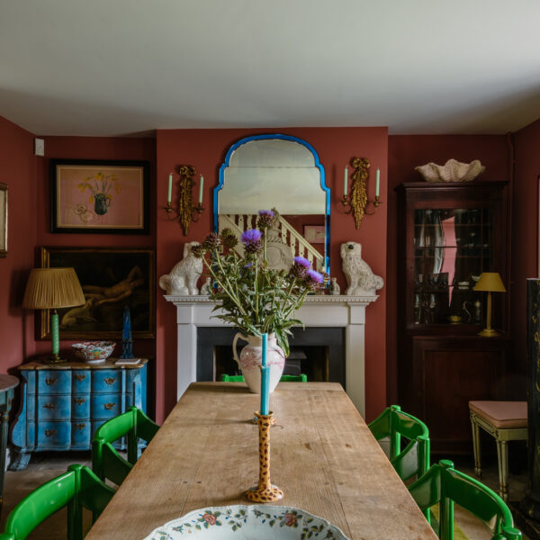 Art and color take center stage in this Cotswolds cottage