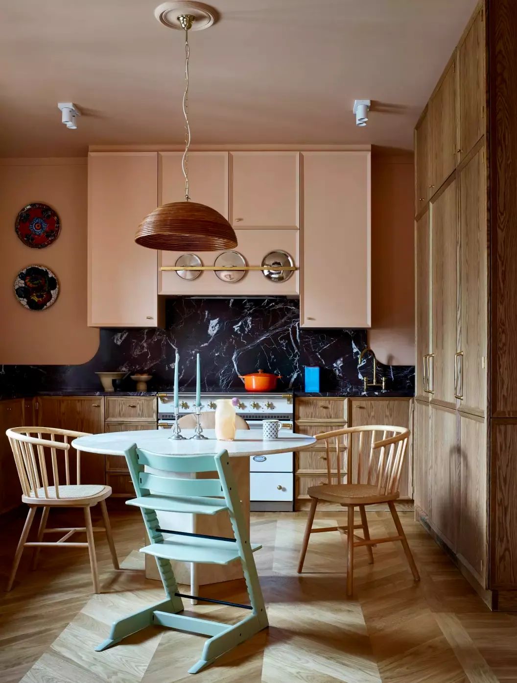 wood tones and color in this lovely kitchen