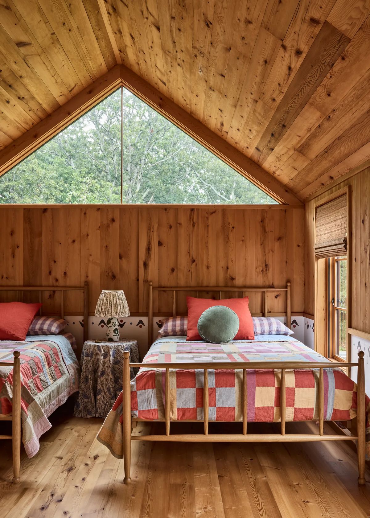 americana details in bedroom