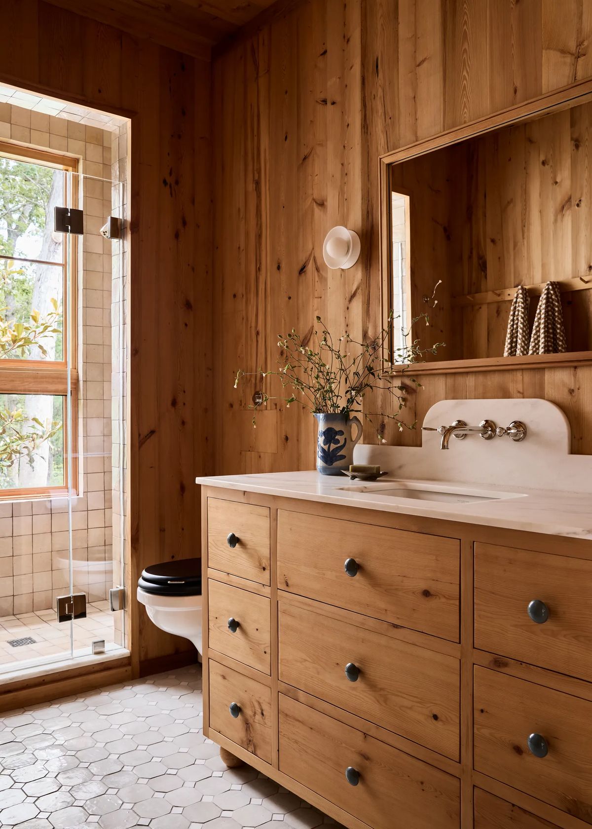 wood details in cozy bathroom