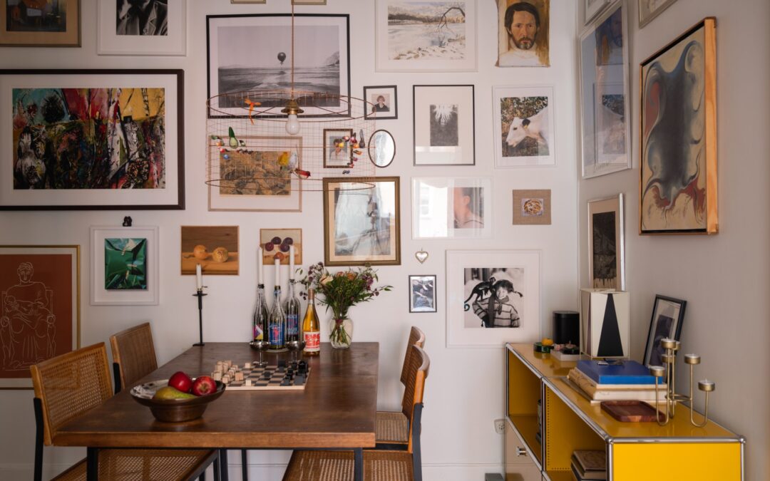 beautiful gallery wall in dining nook