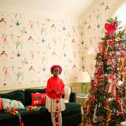 christmas tree with bows, playroom decorated for christmas, wallpaper