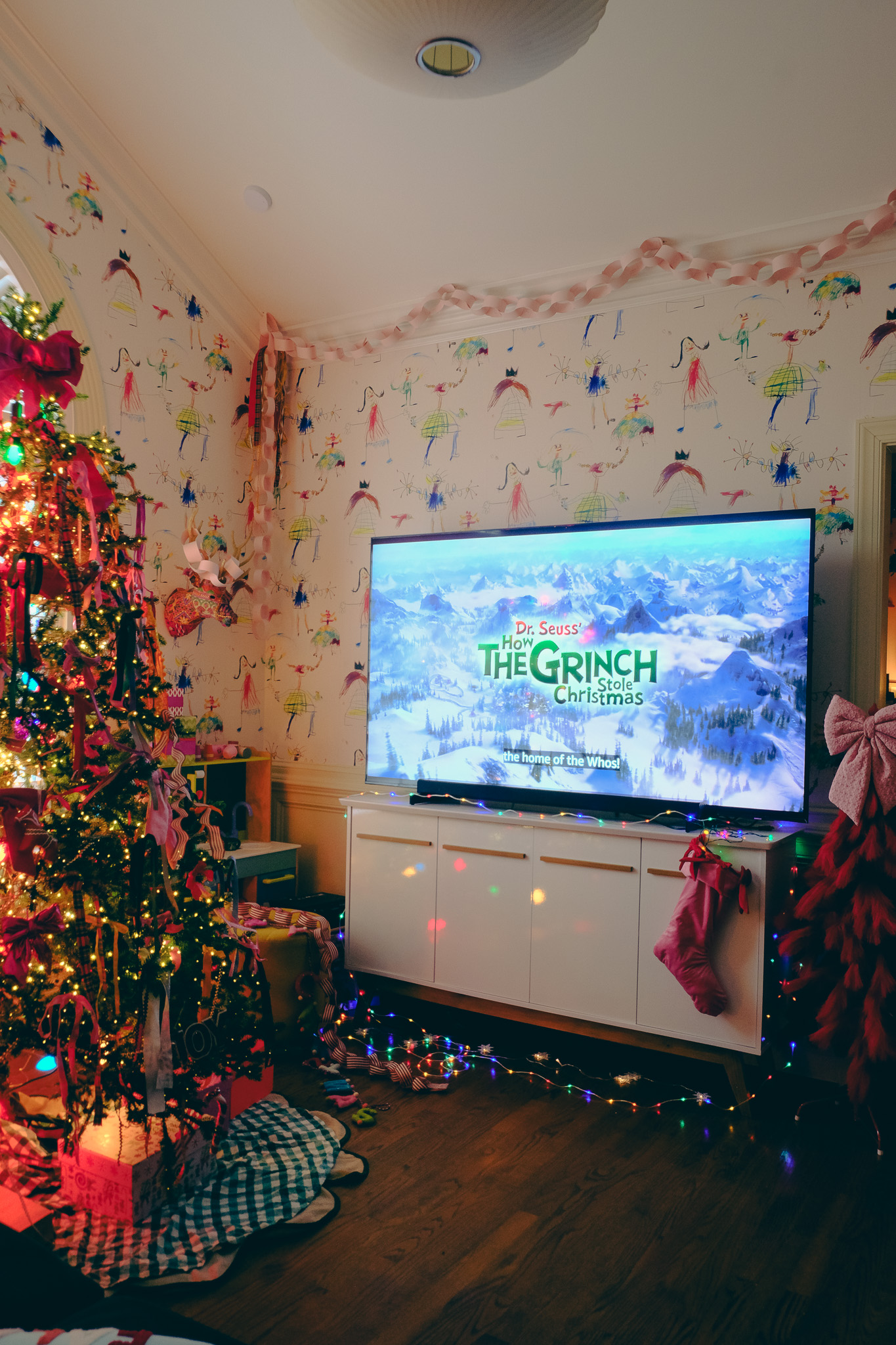 colorful christmas decorations, playroom, wallpaper