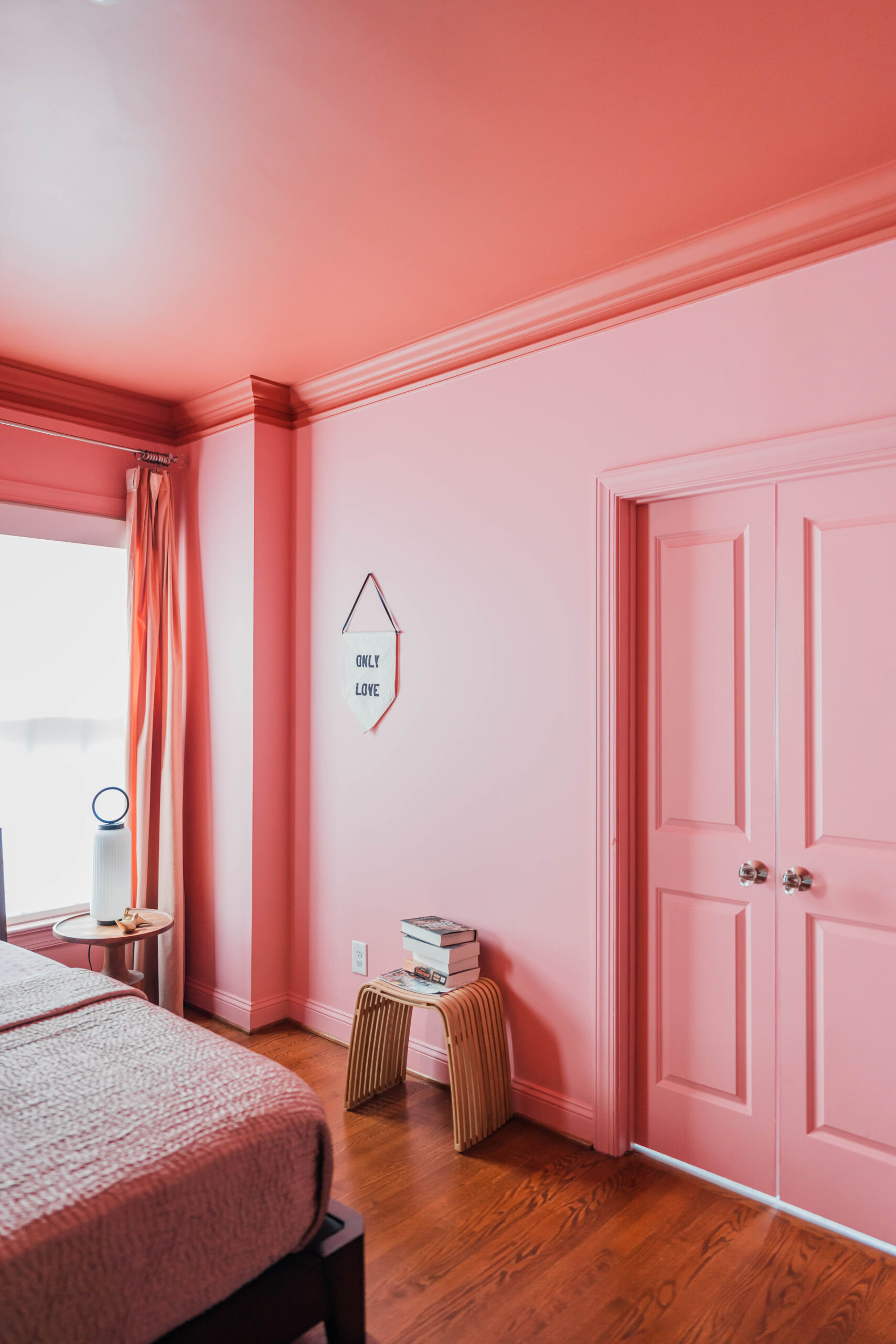 pink wall and red color combo in bedroom