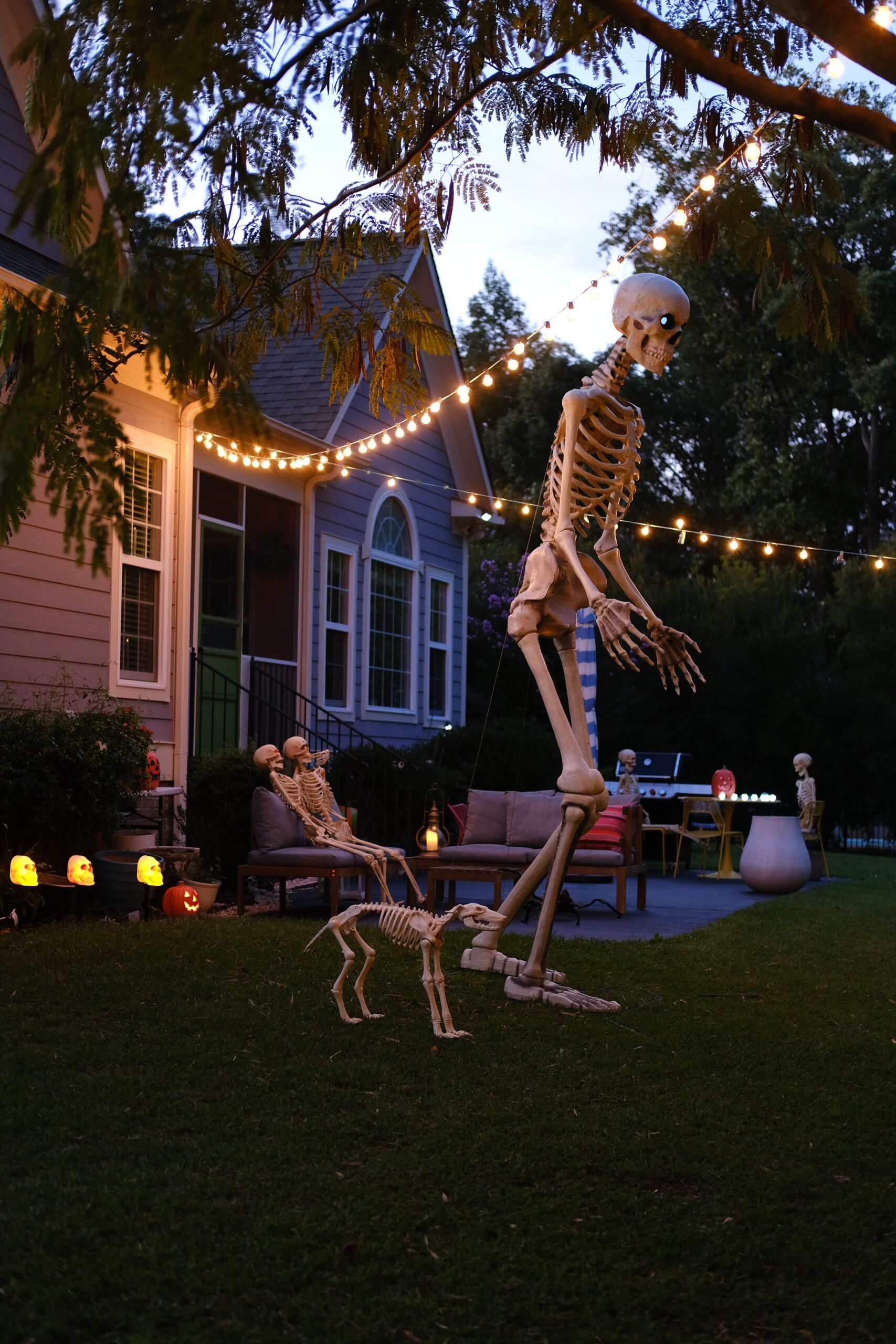 Spooky outdoor Halloween decor